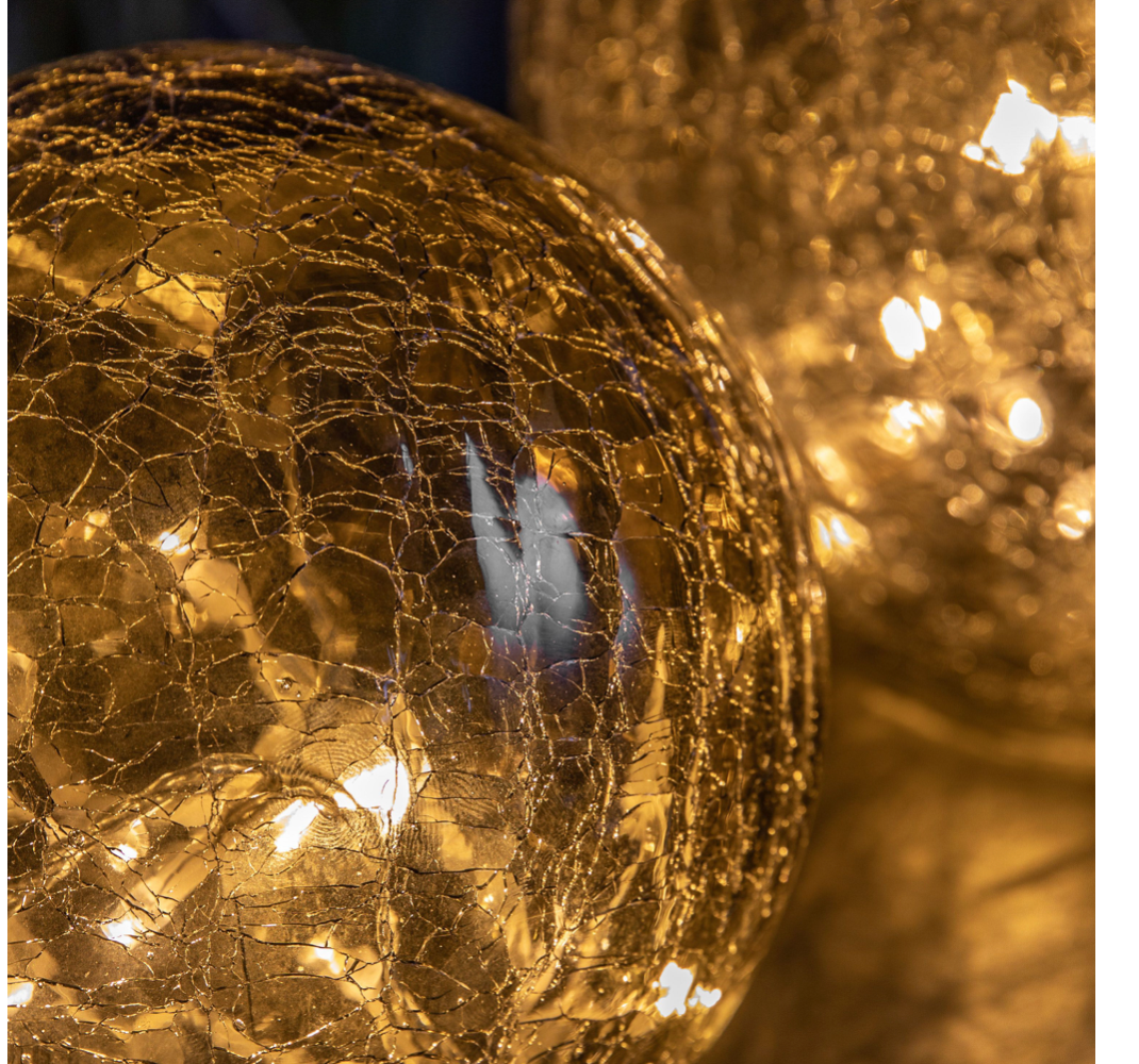 The Crackle Sphere Light